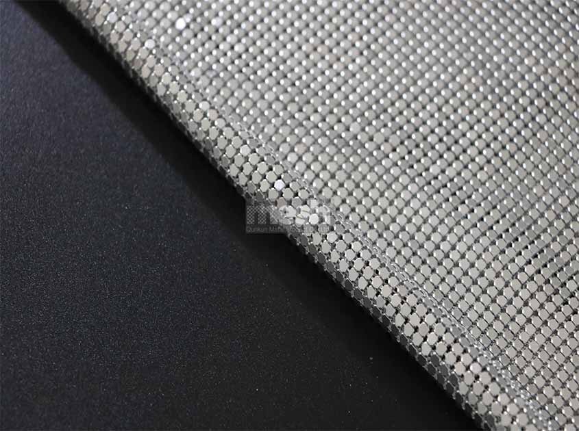 woven Metal Interiors vs. Traditional Uphaolstery Fabrics: Advantages, Disadvantages and Scenario Selection