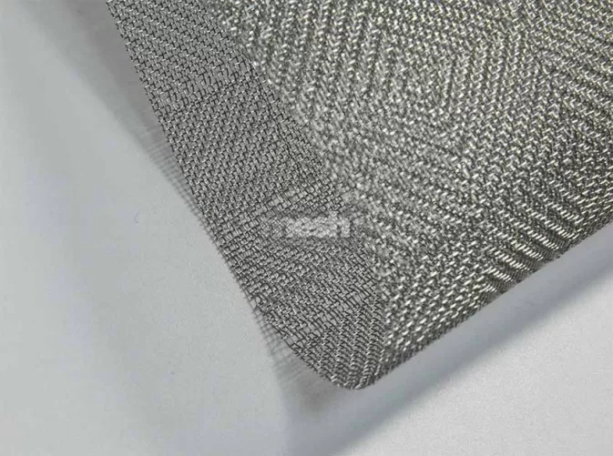 Metal fabric Curtains for Solar Shading and Glare Reduction in Residential Buildings